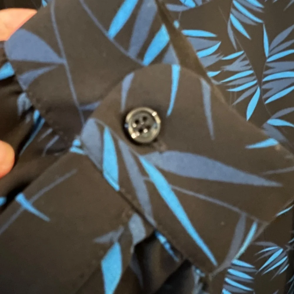 Beautiful black with blue print Anne Klein blouse in Large size - Picture 7 of 11